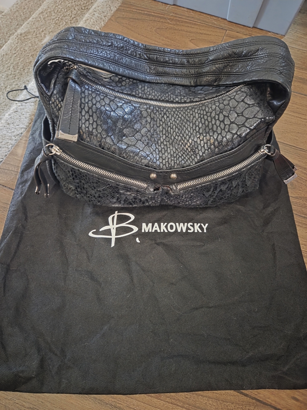 B. Makowsky Black Textured Leather Hobo Bag W/Dustbag EUC